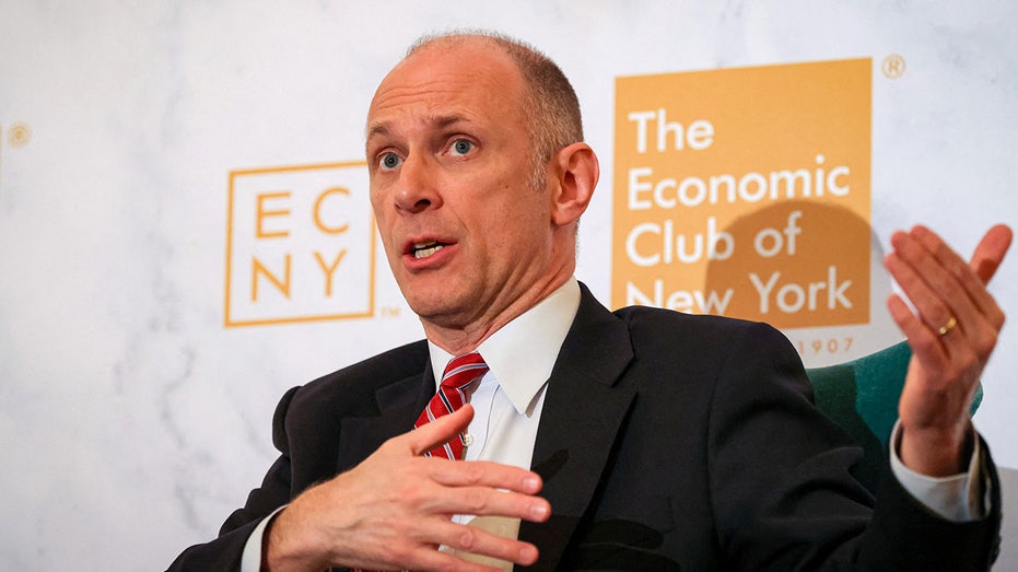 رئيس بنك الاحتياطي الفيدرالي في شيكاغو أوستان جولسبي