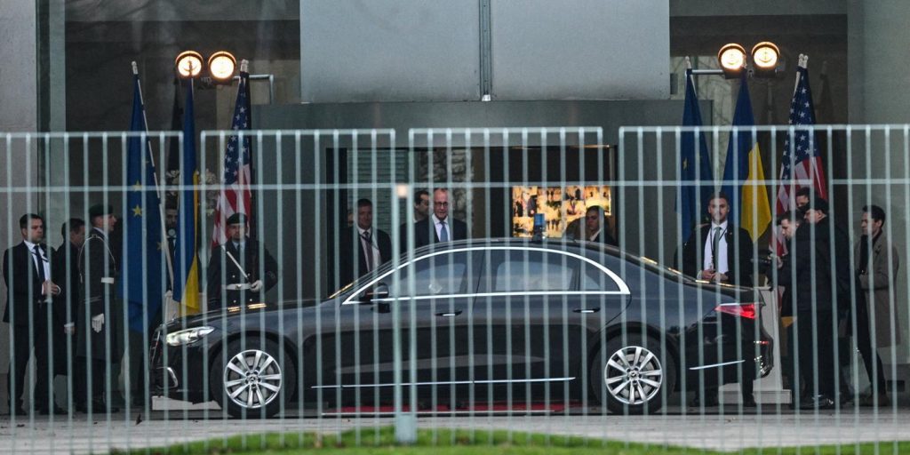 بث مباشر الحرب في أوكرانيا: استقبال الوفدين الأوكراني والأمريكي في المستشارية الألمانية