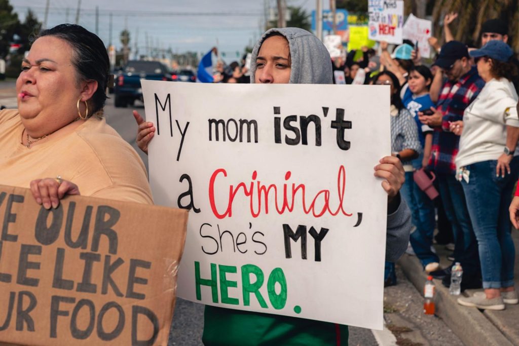 وفي لويزيانا، فإن عملية مطاردة المهاجرين التي أمر بها ترامب تضع المدافعين عنهم على المحك