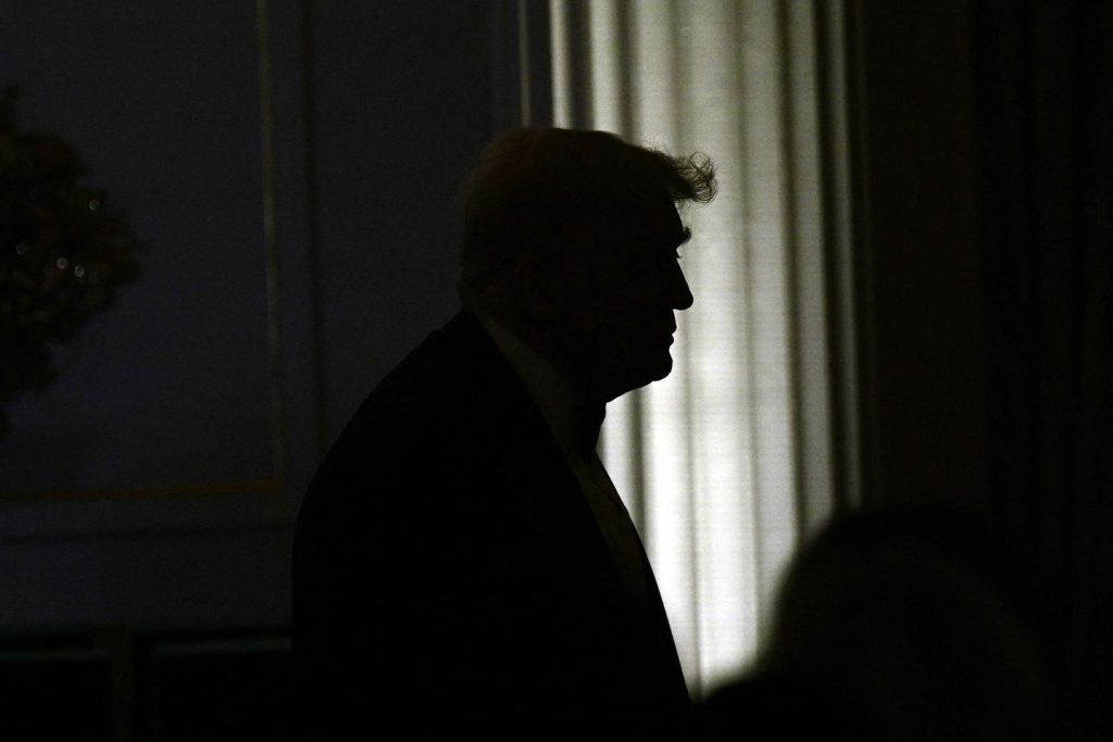 وراء هجوم باراماونت المضاد، ظل دونالد ترامب