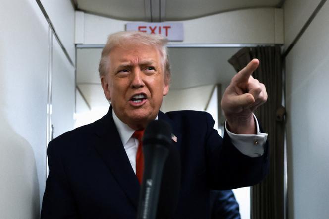 دونالد ترامب على متن طائرة الرئاسة، 9 ديسمبر 2025.