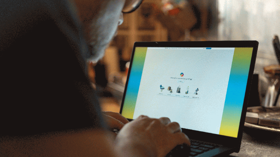 تظهر صفحة Microsoft Copilot AI في هذه الصورة التوضيحية التي تم التقاطها في وارسو، بولندا في 05 ديسمبر 2023. (تصوير ياب آرينز/ نور فوتو عبر غيتي إيماجز)