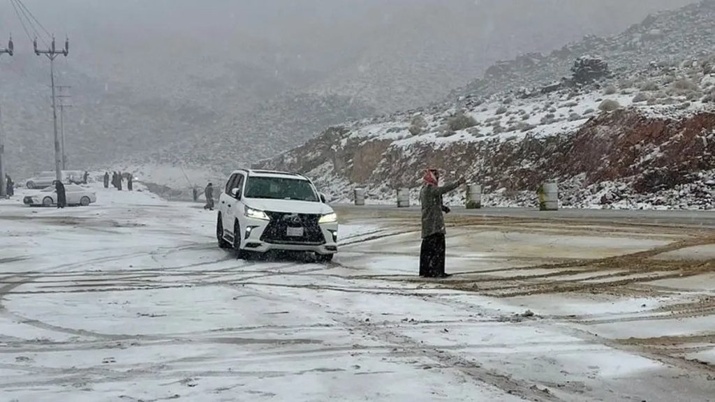 «الأرصاد»: فرص لتساقط الثلوج اليوم على أجزاء من شمال الرياض والقصيم