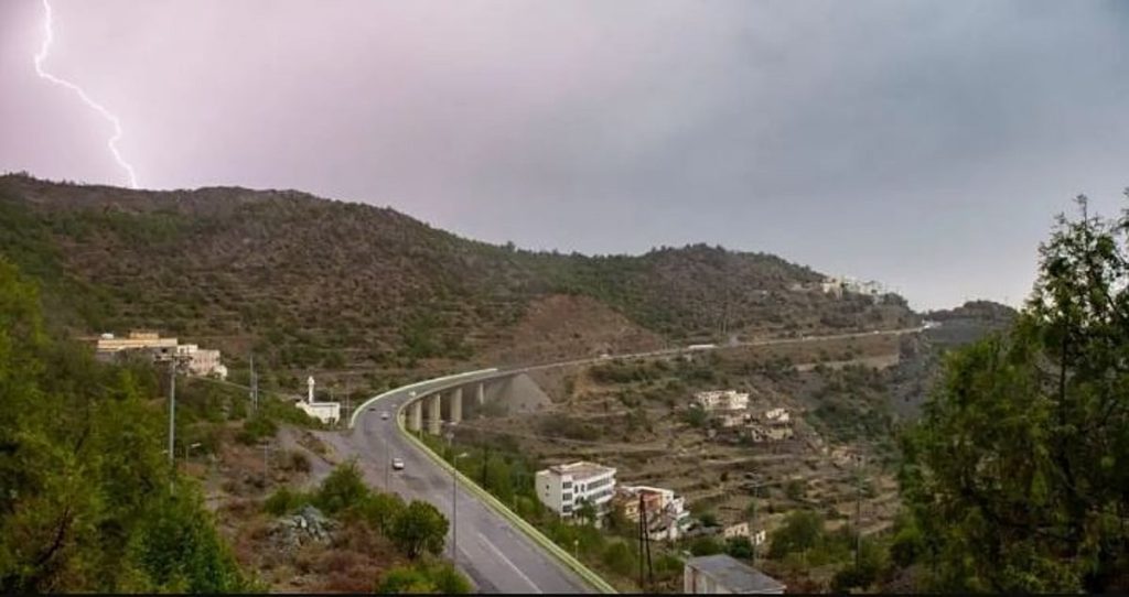 مكة تسجل 30 درجة.. الأرصاد تكشف حالة الطقس اليوم الأربعاء 19-6-1447 في المملكة