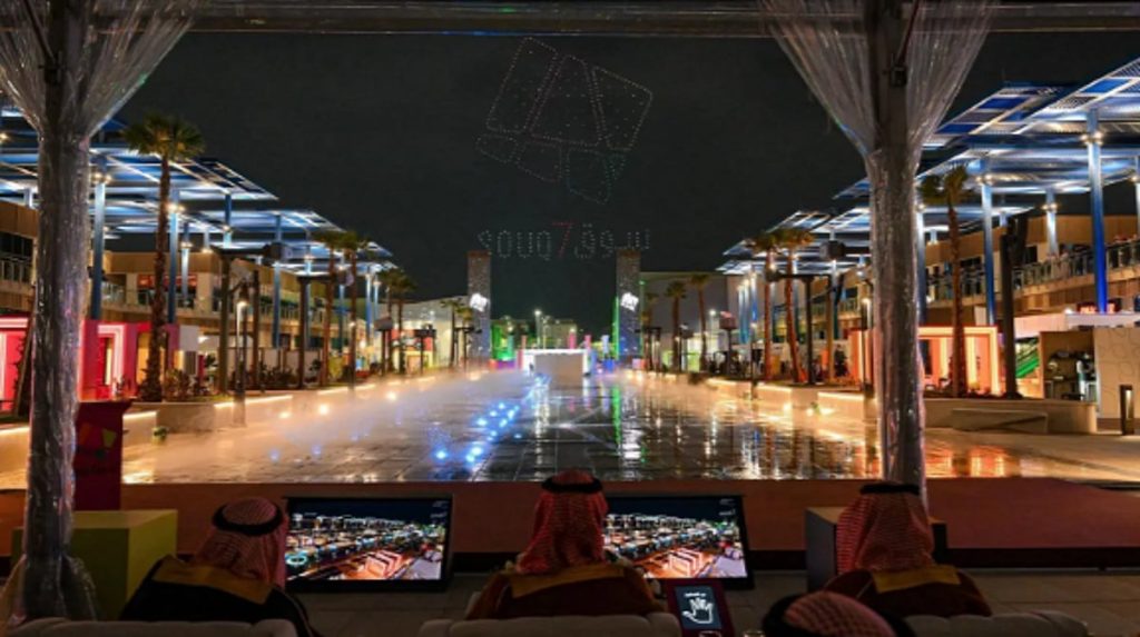 محافظ جدة يفتتح مشروع "سوق 7" التجاري في حي الجامعة