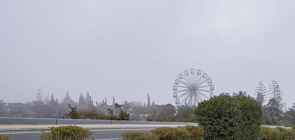 شتاء الباحة.. طبيعة خلابة تتزيّن بالضباب وبرودة الأجواء