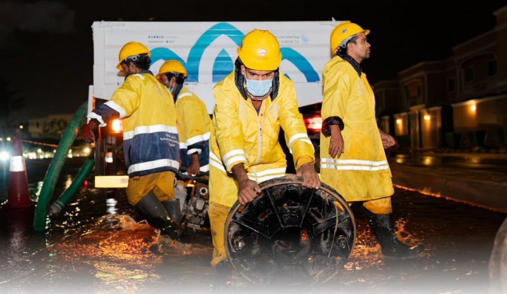 أمانة جدة تواصل أعمالها الميدانية بعد الهطولات القياسية للأمطار