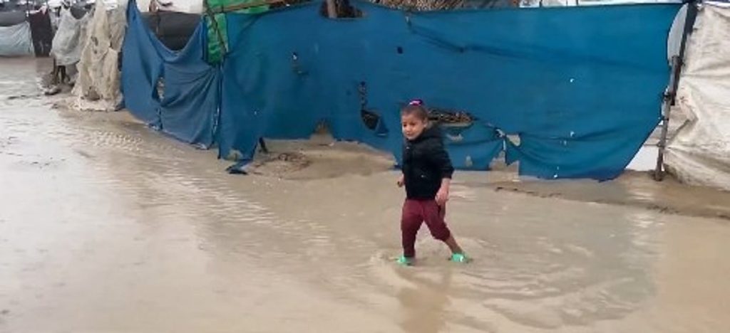 نازحون في غزة: دعم المملكة خفف وطأة النزوح في مواجهة المنخفض الجوي