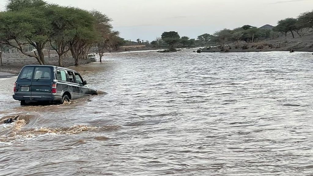 المرور يوضح مخاطر عبور الأودية والشعاب أثناء جريانها
