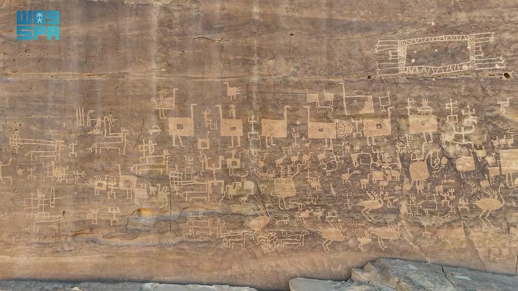 صخورُ العُلا.. سجلٌّ تاريخي لمراحل تطوّر اللغة العربية من الرموز إلى الحروف