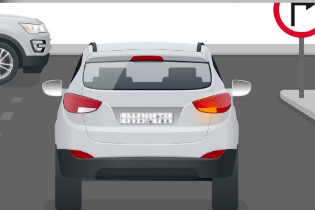 المرور: غرامة عدم استخدام إشارة الالتفاف قبل تغيير المسار تصل لـ 300 ريال