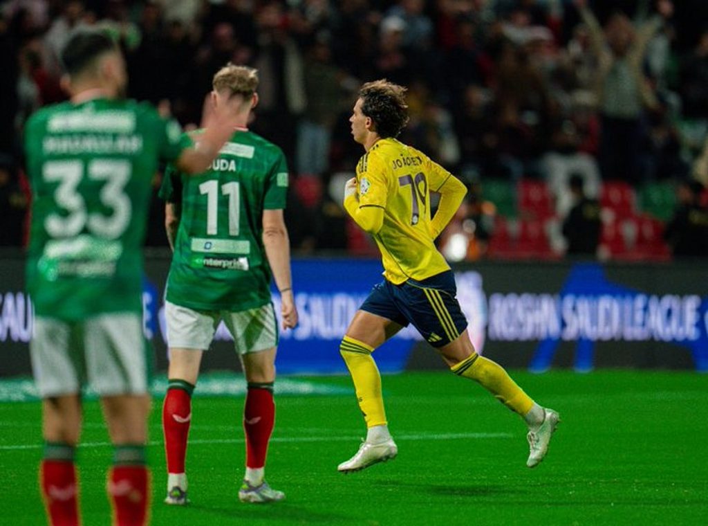 الاتفاق ينهي سلسلة انتصارات النصر في "دوري روشن" ويفرض عليه التعادل