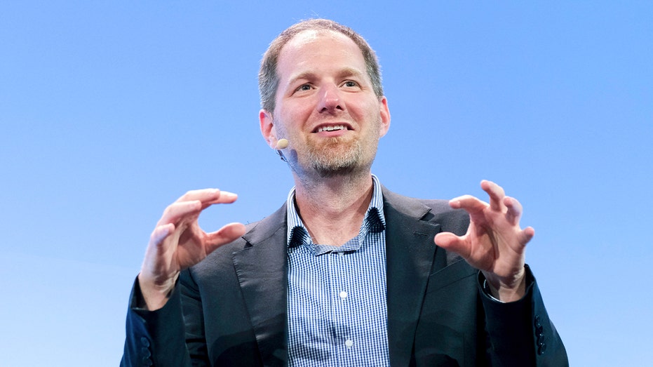 الرئيس التنفيذي لشركة الكومنولث فيوجن سيستمز بوب مومجارد