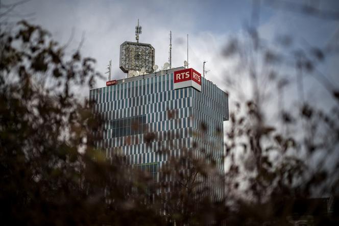 برج RTS، الجزء الناطق بالفرنسية من مجموعة جمعية الإذاعة والتلفزيون السويسرية، في جنيف، 25 نوفمبر 2025.