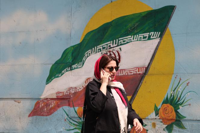 في أحد شوارع طهران، في أبريل 2023.