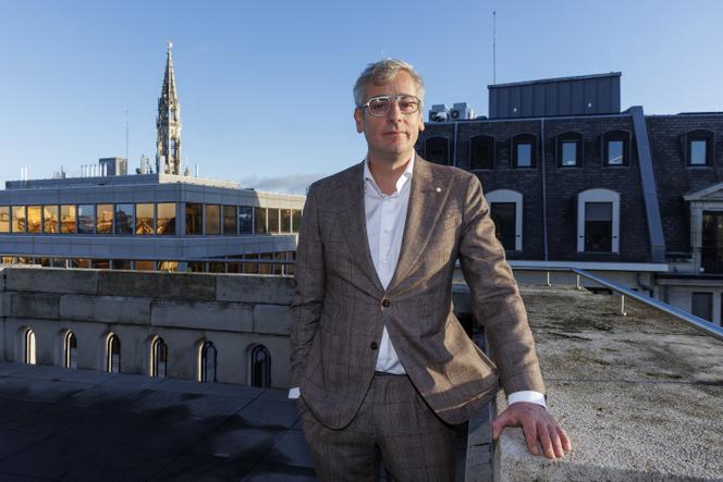 وزير ميزانية منطقة العاصمة بروكسل، ديرك دي سميت، في بروكسل، 24 أكتوبر 2025.