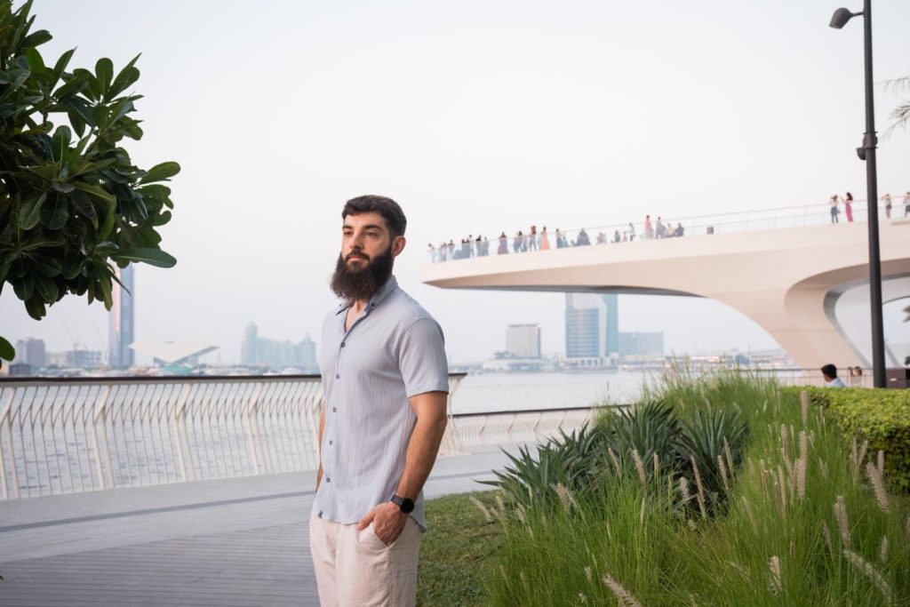 هؤلاء المديرين التنفيذيين المسلمين الشباب الذين غادروا للاستقرار في دبي