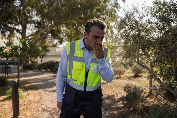 تاسوس بابابوستولو، مدير مشاريع البنية التحتية للموقع، في حديقة إلينيكون متروبوليتان في منطقة إلينيكون جنوب أثينا، في 6 نوفمبر 2025.