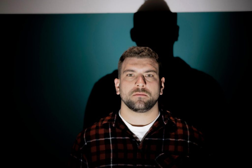 “لقد برأت المحاكم والدي البيولوجي. وسوف أهزمه. » السعي الذي لا نهاية له لألين موهيتش، الشاب البوسني الذي ولد من اغتصاب في زمن الحرب