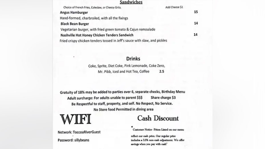 مطعم جورجيا لديه "الأبوة والأمومة السيئة" تكلفة إضافية.