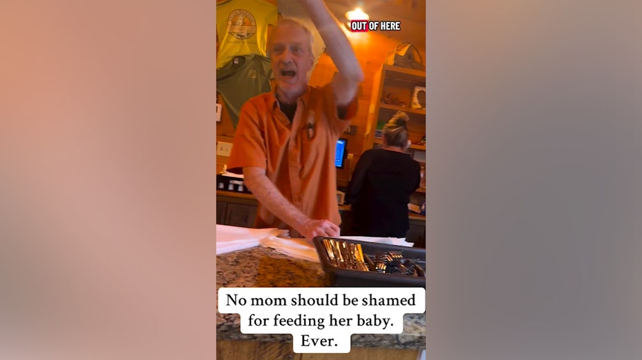 شوهد الرجل وهو يصرخ في الفيديو.