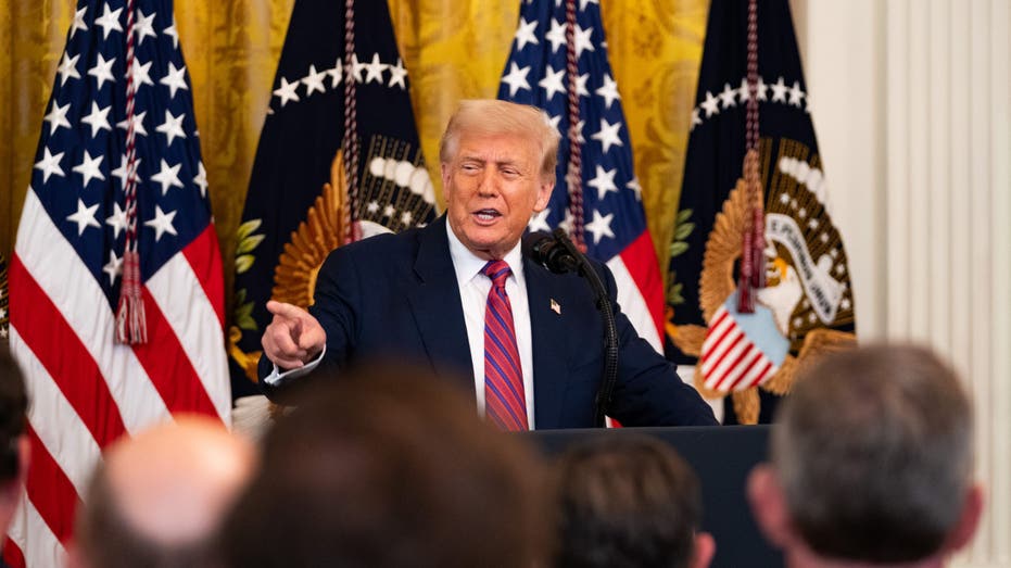 الرئيس دونالد ترامب يتحدث قبل التوقيع على قانون العبقرية في البيت الأبيض في واشنطن العاصمة، في 18 يوليو 2025.