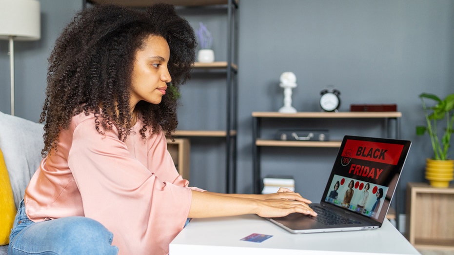 عامل في الكمبيوتر المحمول