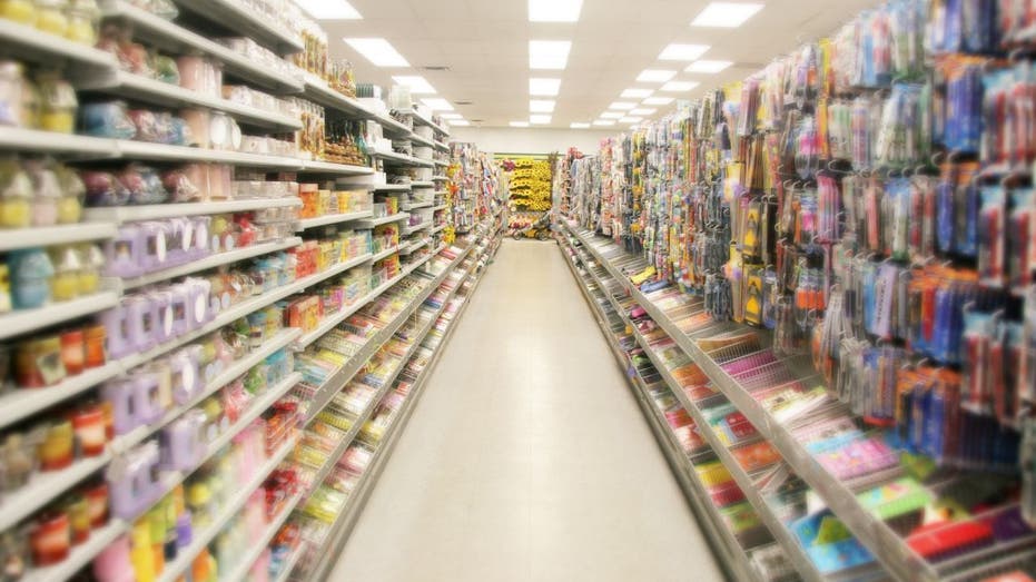 ممر محل بقالة