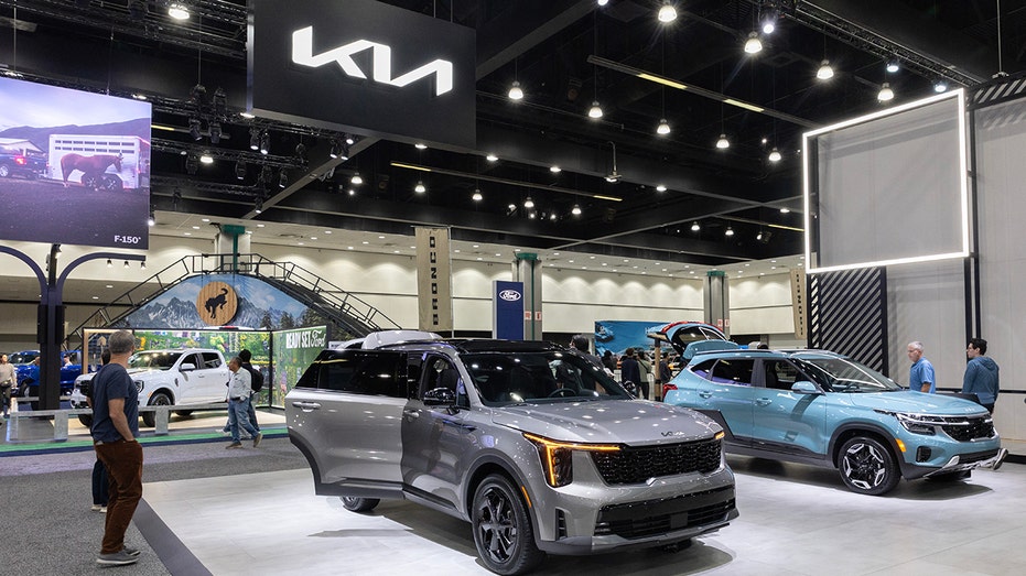 كيا في معرض لوس أنجلوس للسيارات