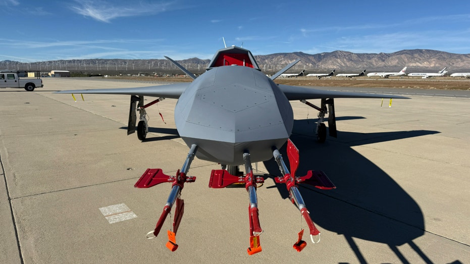 منظر أمامي لشركة نورثروب جرومان "مشروع تالون" الطائرات.