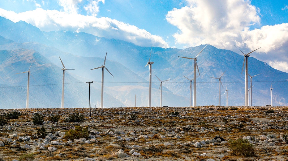 توربينات الرياح في جبال جنوب كاليفورنيا.