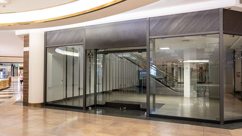 مركز سان فرانسيسكو واجهات المحلات الفارغة