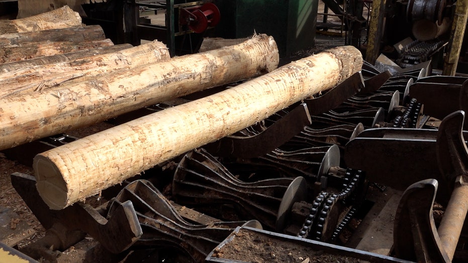 تكافح المناشر خلال المفاوضات التجارية