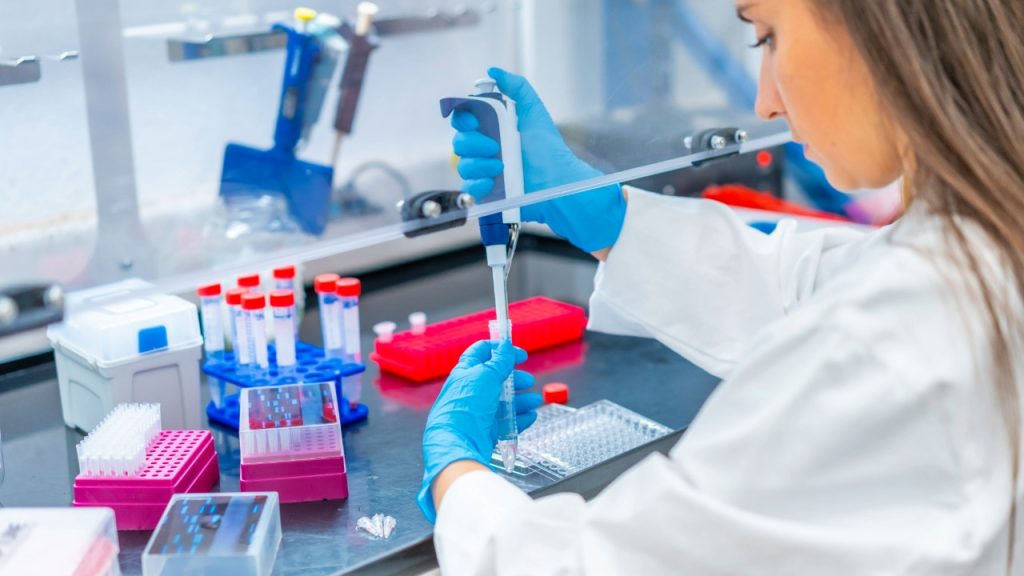 فقدان الوزن بشكل كبير، وتخفيف الألم الذي شوهد مع عقار إيلي ليلي من الجيل التالي في تجربة المرحلة الأخيرة