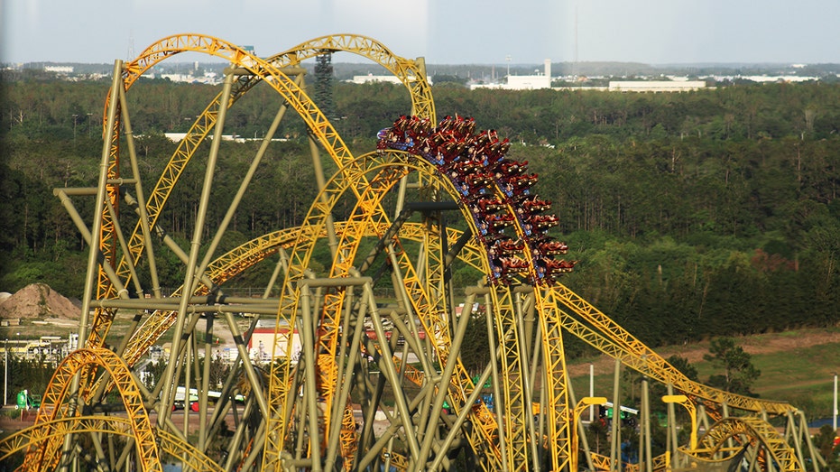 متسابقو ستاردست يظهرون من فوق هيليوس