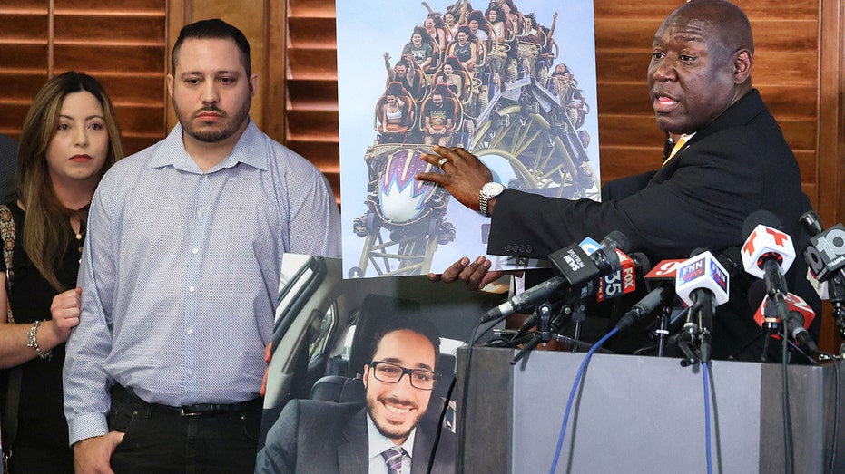 المحامي بنيامين كرامب يتحدث في مؤتمر صحفي حول السفينة الدوارة Stardust Racers