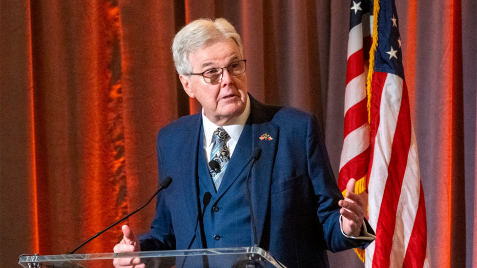 الملازم حاكم ولاية تكساس دان باتريك