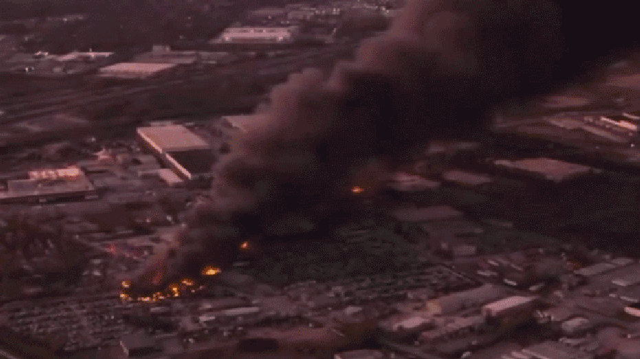 صورة GIF لتحطم طائرة لويزفيل.