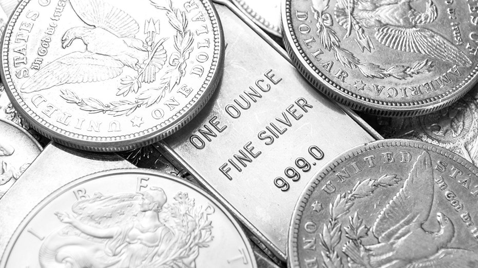 سبائك وعملات فضية