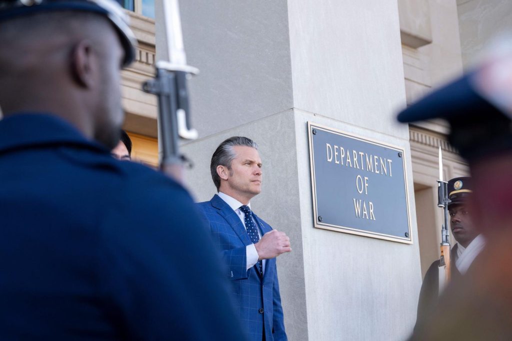 الولايات المتحدة تعلن سحب أول ضباط من هياكل الناتو