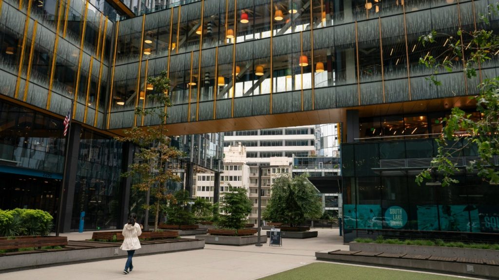 تخطط أمازون لبناء أكبر متجر للبيع بالتجزئة على الإطلاق