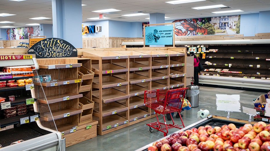 عاصفة شتوية هائلة تخلق الفوضى عبر مساحة كبيرة من الولايات المتحدة