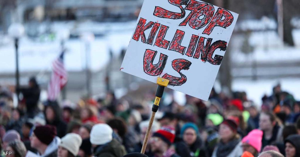 أحداث مينيابوليس.. كلينتون وأوباما يدعوان الأميركيين للصحوة