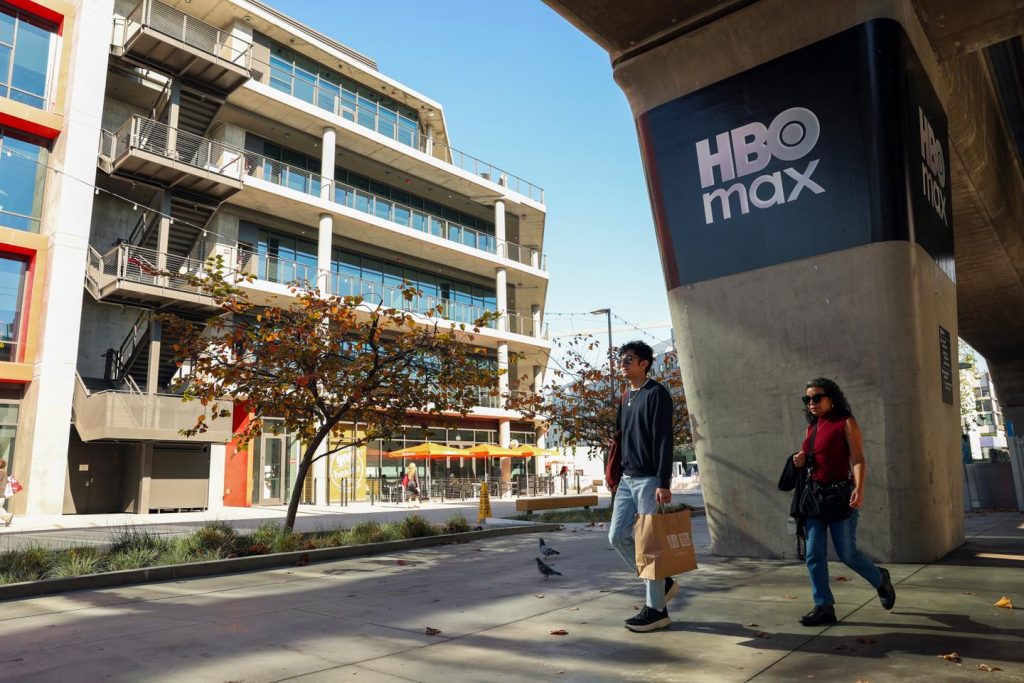 إن استحواذ Netflix على شركة Warner Bros يثير قلق دور السينما الأمريكية بشكل خطير