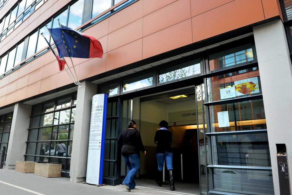 تم تسليط الضوء على التصريحات العنصرية والجنسية والمعادية للمثليين في المحكمة الوطنية للجوء