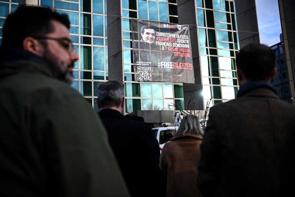 ويأمل أقارب الصحفي المسجون في الجزائر في إطلاق سراحه