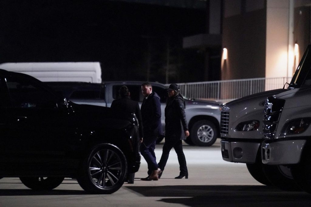 مصادرة مكتب التحقيقات الفيدرالي لأوراق الاقتراع في جورجيا لعام 2020 تثير المخاوف من انتقام دونالد ترامب