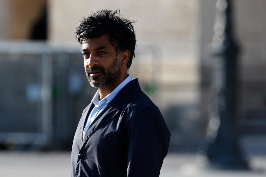 فيكاش دوراسو يحث “لاعبي كرة القدم المهمين” على “التحدث” من أجل “الضغط على الحكومة الجزائرية”