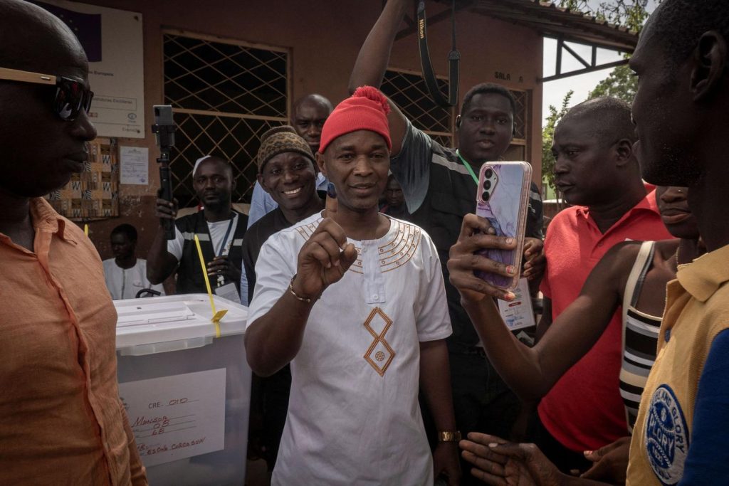 تم إطلاق سراح العديد من المعارضين، بما في ذلك فرناندو دياس