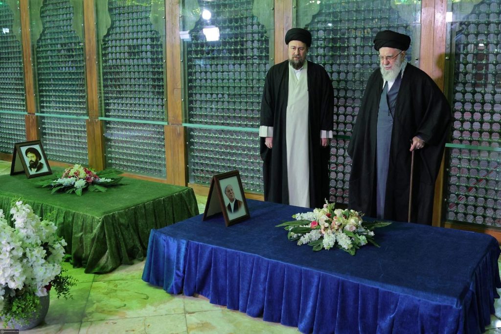 وفي إيران يتحدث النظام عن تقدم نحو المفاوضات مع الولايات المتحدة بعد يوم من الإثارة